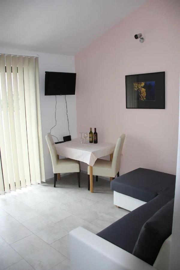 Apartments And Rooms Barbara Lastovo Екстер'єр фото
